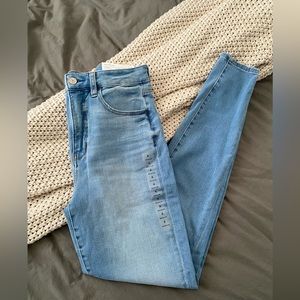 Super High Rise Dream Jean Jegging- light wash, size 6